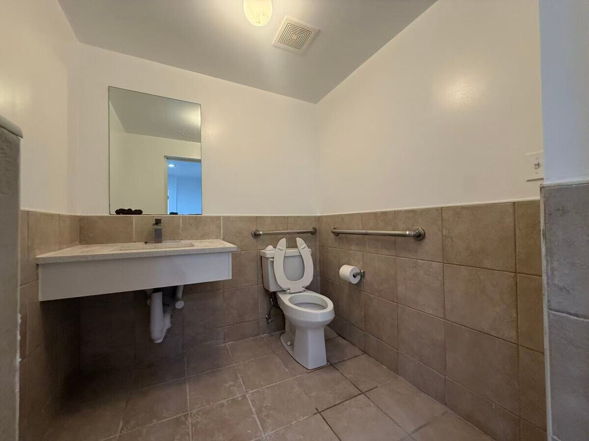 149-23 Sanford Ave, Flushing, NY 11355 - Lot B-C - - Photo intérieure - Image 1 of 2
