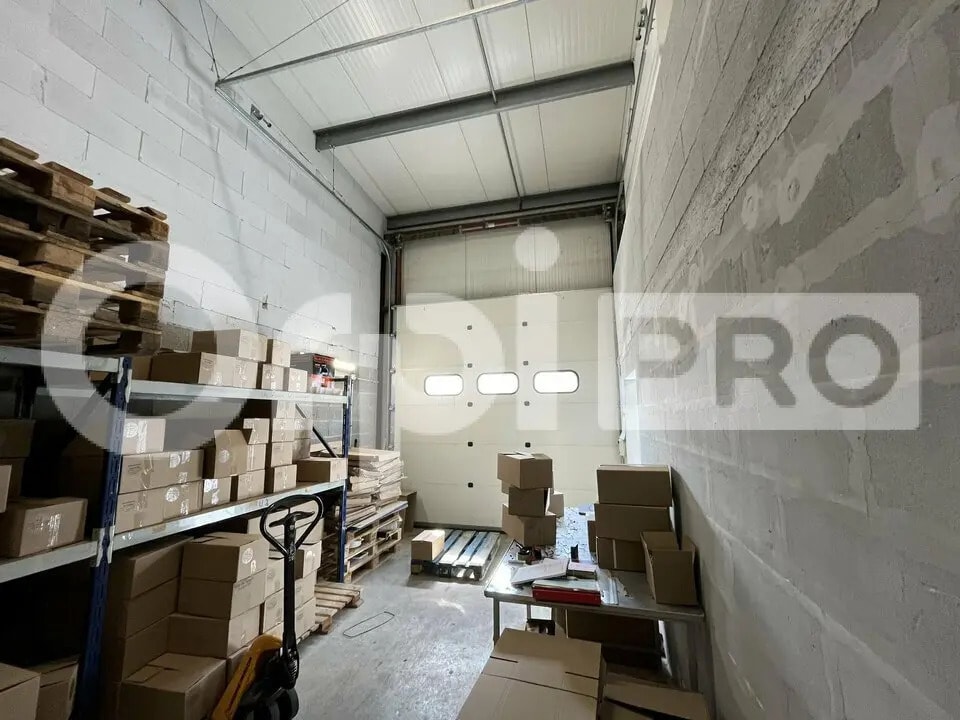 Local d’activités dans Varennes-Jarcy à louer Photo intérieure– Image 1 sur 13