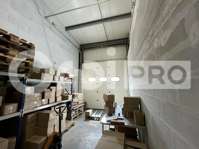 Plus de détails pour Local d'activités à louer