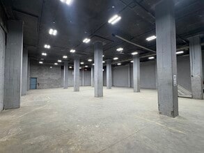 5571 Rue Paré, Montréal, QC à louer Photo intérieure– Image 2 sur 9