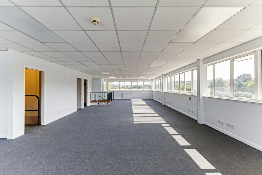 Ferry Ln, Bourne End à louer - Photo de l’immeuble – Image 3 sur 37