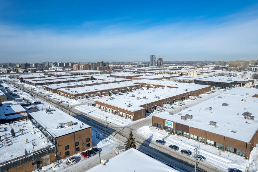 295-455 Deslauriers Rue, Saint-Laurent, QC à louer - Aérien – Image 2 sur 25