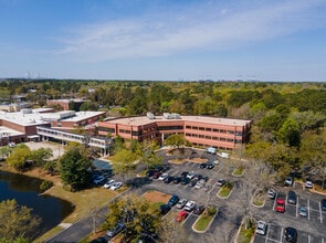 1300 Hospital Dr, Mount Pleasant, SC à louer Photo de l’immeuble– Image 2 sur 6