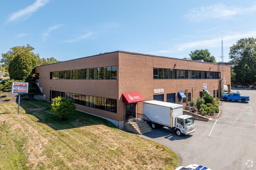 1 Merchant St, Sharon, MA à louer - Photo principale – Image 1 sur 4