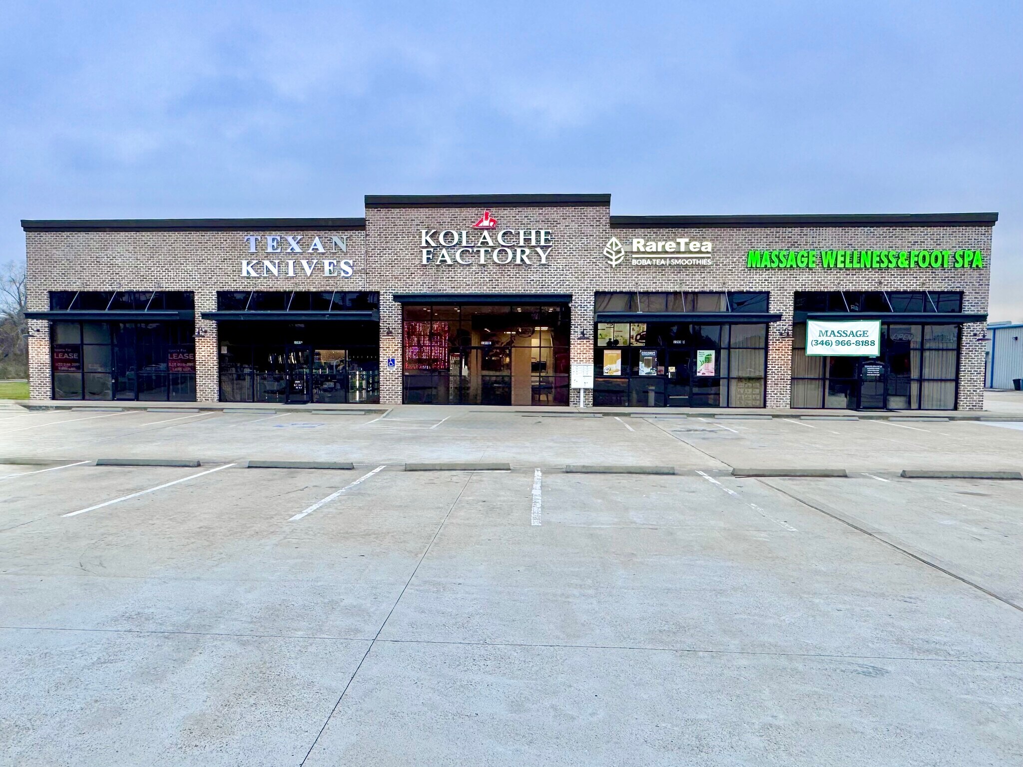 1395 Northpark Dr, Kingwood, TX à louer Photo principale– Image 1 sur 15