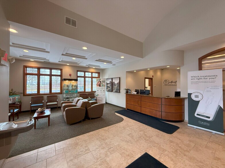 7971 Moorsbridge Rd, Portage, MI à vendre - Photo intérieure – Image 2 sur 27