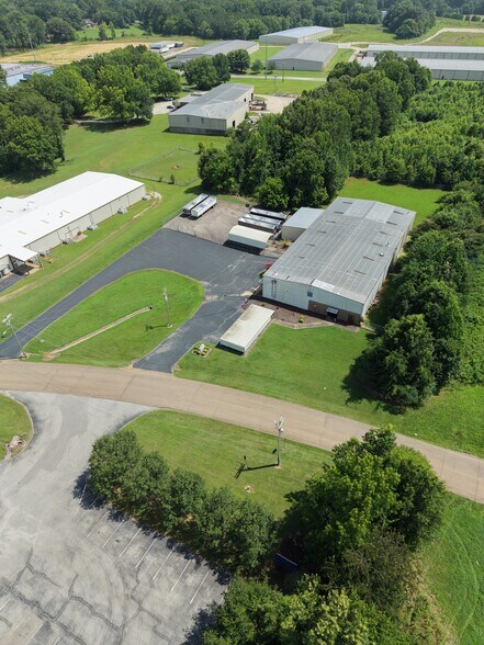 208 Edwards Dr, Jackson, TN à louer - Photo de l’immeuble – Image 3 sur 5