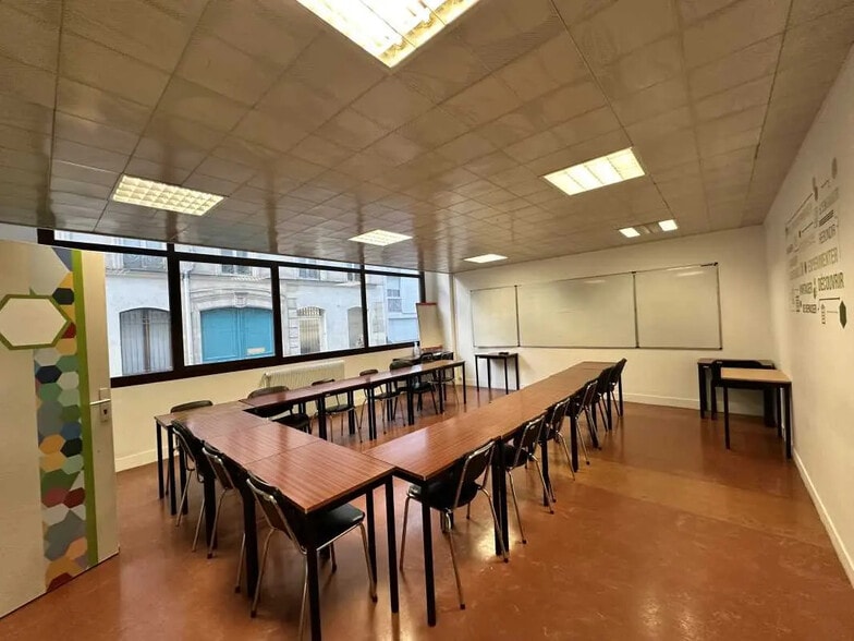 37-39 Rue Saint-Sébastien, Paris à louer - Photo de l’immeuble – Image 3 sur 12