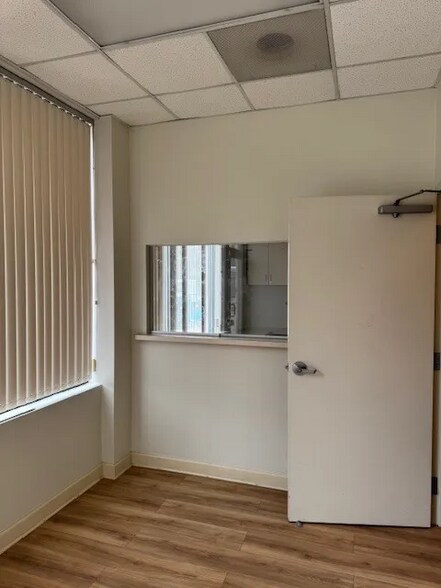 2306-2310 W Touhy Ave, Chicago, IL à louer - Photo intérieure – Image 2 sur 12