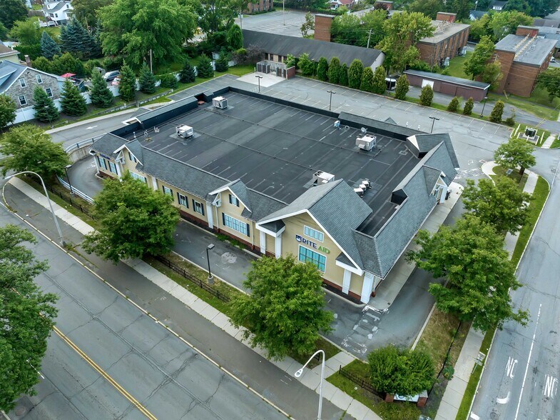 272 Hoosick St, Troy, NY à vendre - Photo de l’immeuble – Image 2 sur 26