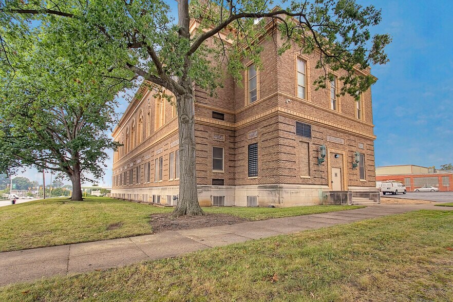2216 Norwood Ave, Cincinnati, OH à vendre - Photo de l’immeuble – Image 2 sur 10