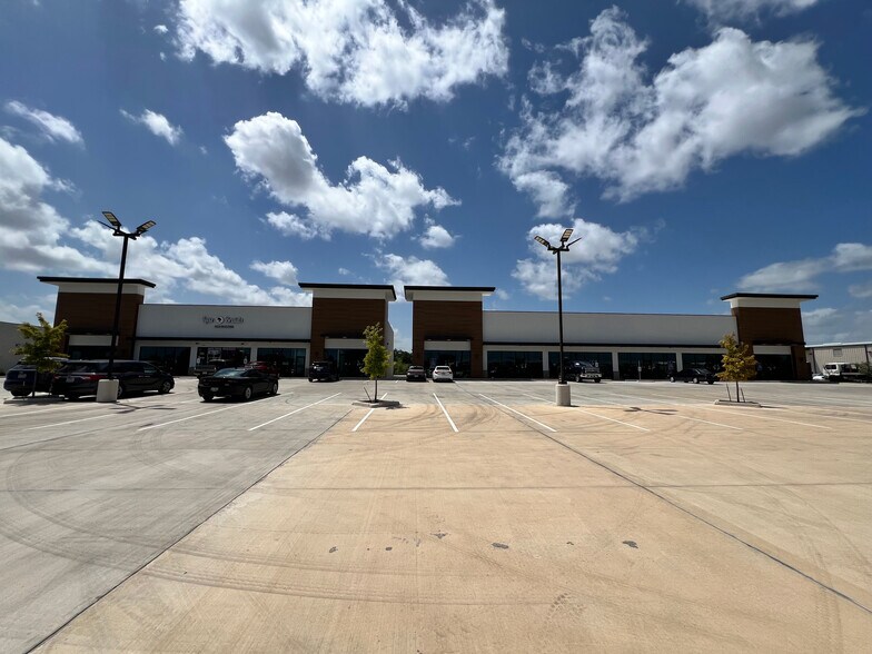 13439 W Bellfort Ave, Sugar Land, TX à louer - Photo de l’immeuble – Image 3 sur 7