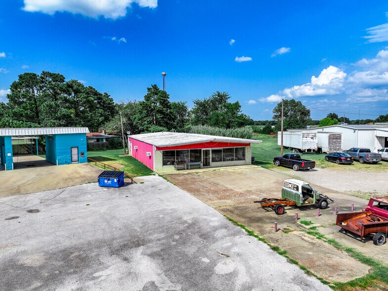604 Frisco St, Cumby, TX à vendre - Photo de l’immeuble – Image 2 sur 22