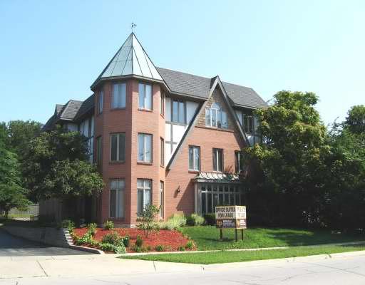 386 Pennsylvania Ave, Glen Ellyn, IL à louer - Photo de l’immeuble – Image 2 sur 17