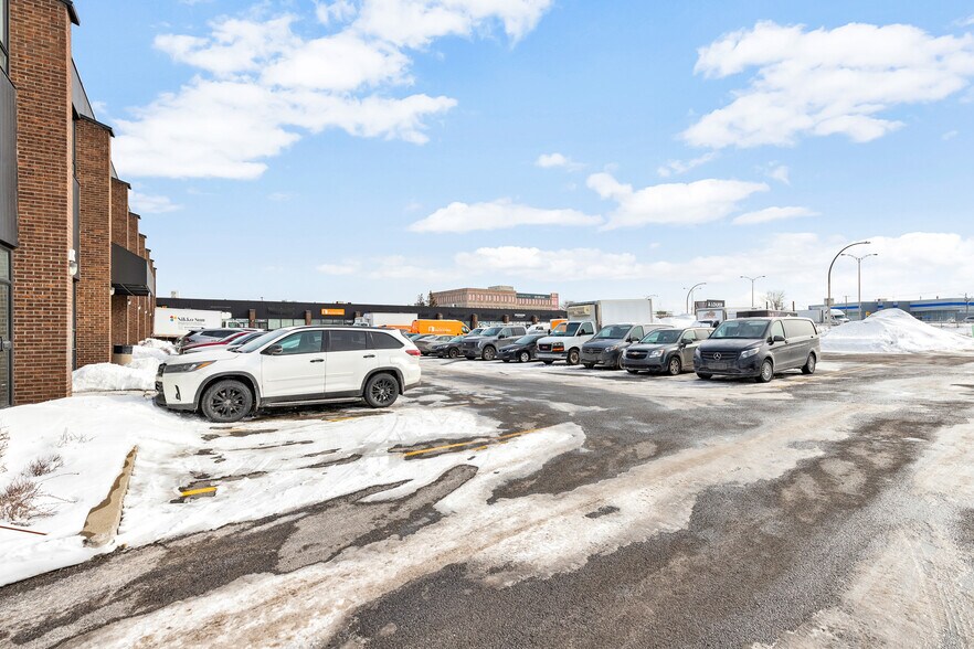 7451-7499 Rte Transcanadienne, Montréal, QC à louer - Photo de l’immeuble – Image 3 sur 3