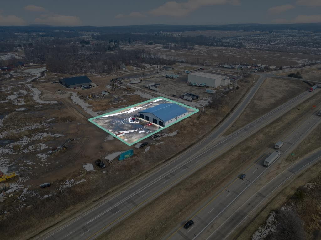 8635 Sterling Heights Dr, Clarksville, MI à vendre Photo de l’immeuble– Image 1 sur 5