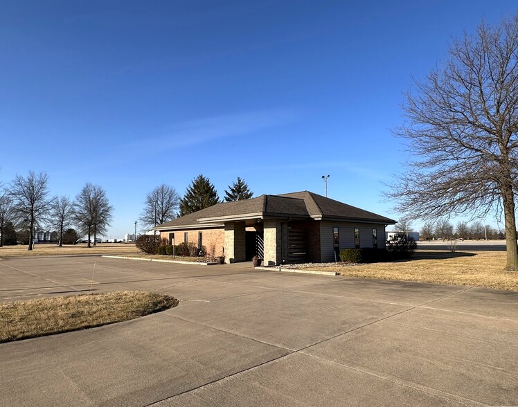 220 SW 5th St, Woodhull, IL à vendre - Photo principale – Image 1 sur 45