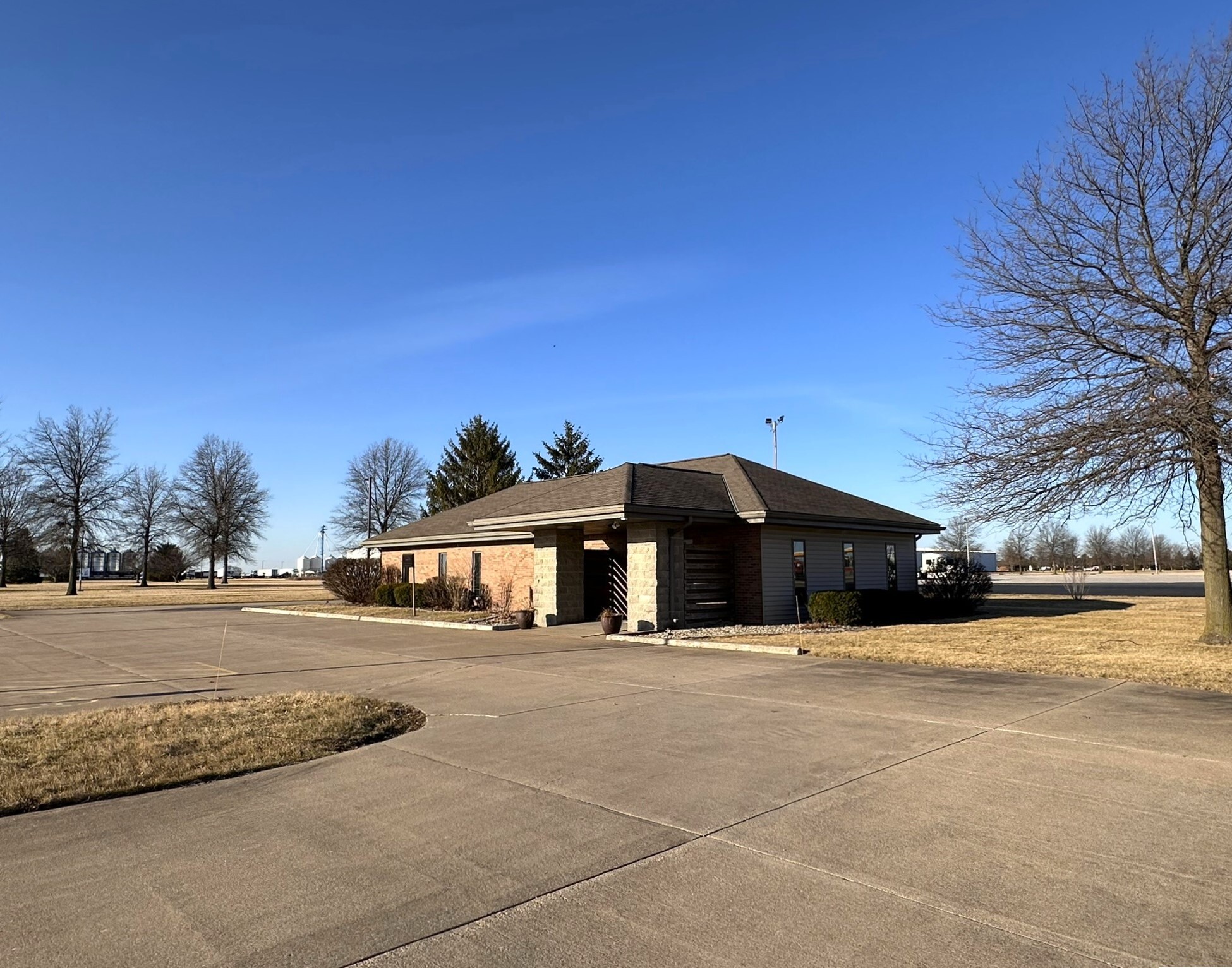 220 SW 5th St, Woodhull, IL à vendre Photo principale– Image 1 sur 46