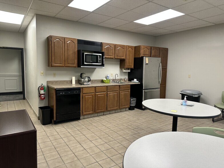 3820 Edison Lakes Pky, Mishawaka, IN à vendre - Photo de l’immeuble – Image 3 sur 11