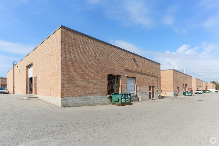 2053 N Williams Pky, Brampton, ON à vendre - Photo de l’immeuble – Image 2 sur 4