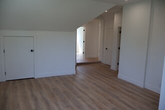 32 Chichester Ave, Center Moriches, NY à louer Photo intérieure– Image 2 sur 7
