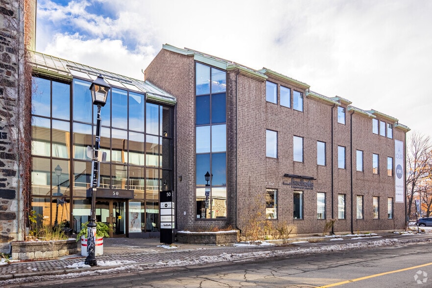 50 Rue Saint-Charles O, Longueuil, QC à louer - Photo principale – Image 1 sur 20