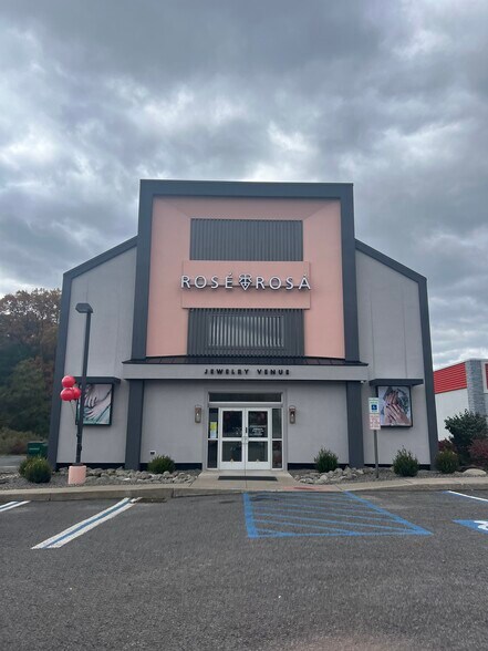 1547 N 9th St, Stroudsburg, PA à louer - Photo de l’immeuble – Image 1 sur 8