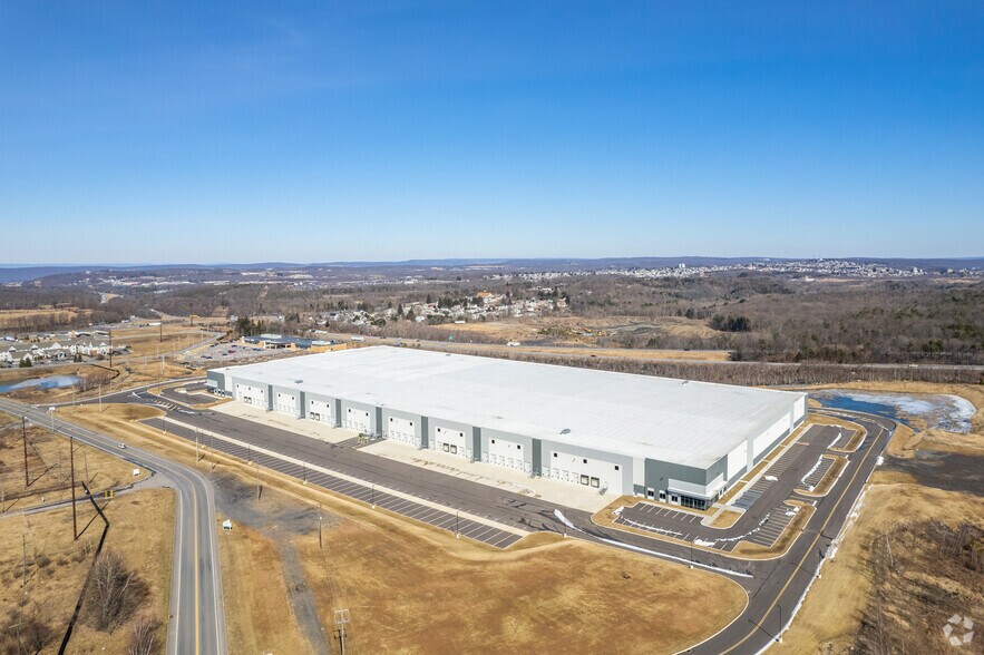101 Commerce Dr, Hazleton, PA à louer - Aérien – Image 3 sur 9