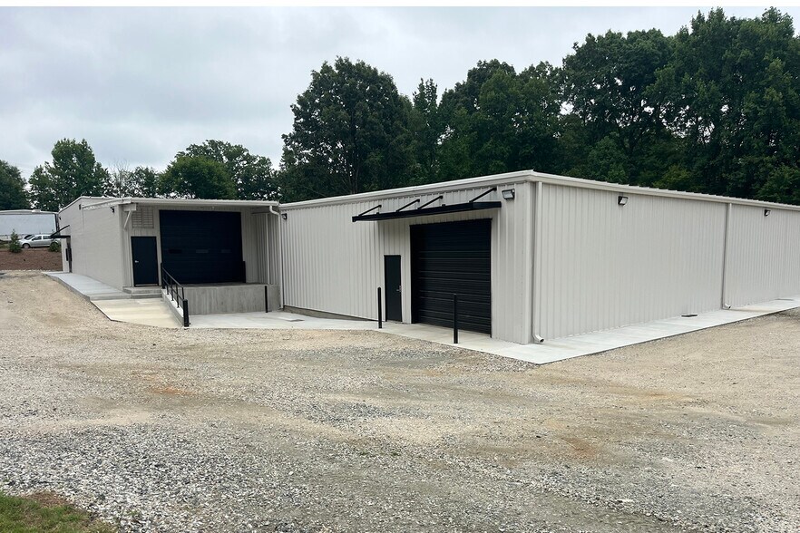 1080 Industrial Park Dr, Kernersville, NC à louer - Photo de l’immeuble – Image 2 sur 2