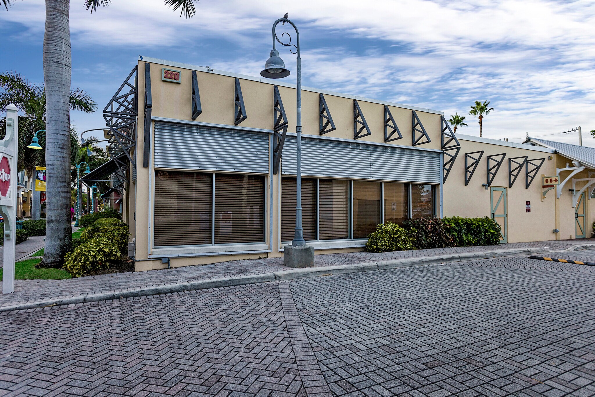220 NE 1st St, Delray Beach, FL à louer Photo de l’immeuble– Image 1 sur 5