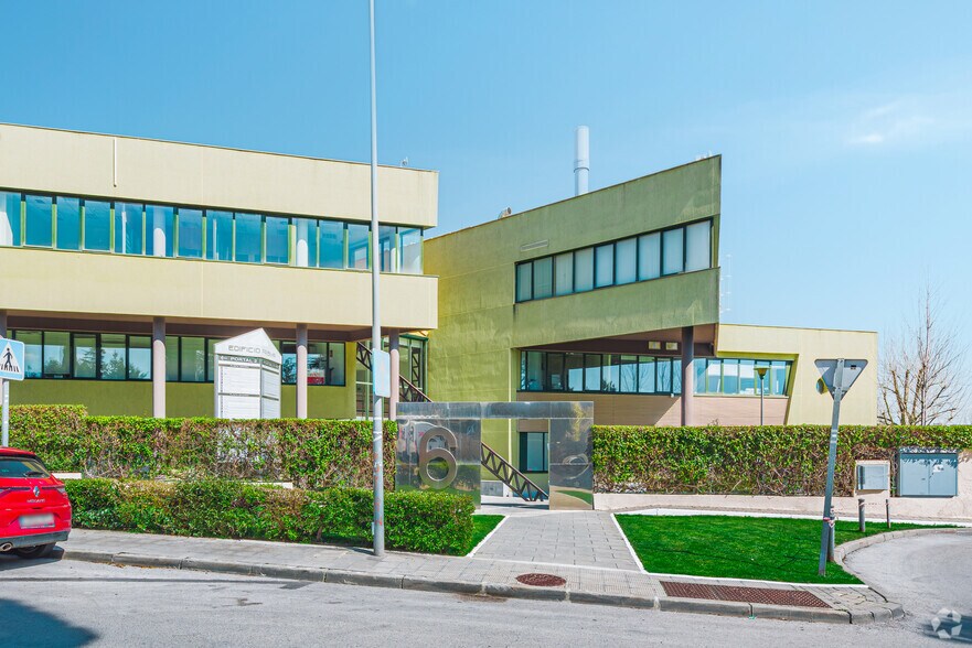 Bureau dans Las Rozas de Madrid, Madrid à vendre - Photo de l’immeuble – Image 3 sur 4