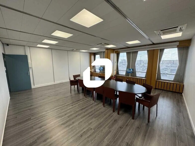 Bureau dans Thiais à louer - Photo de l’immeuble – Image 3 sur 12