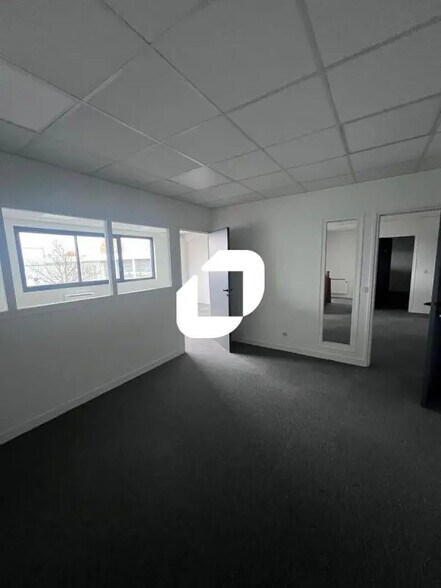 Local d’activités dans Quincy-Voisins à louer - Photo intérieure – Image 3 sur 5