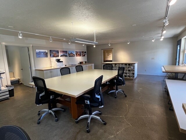 725 NE 4th St, Mcminnville, OR à louer - Photo de l’immeuble – Image 3 sur 6