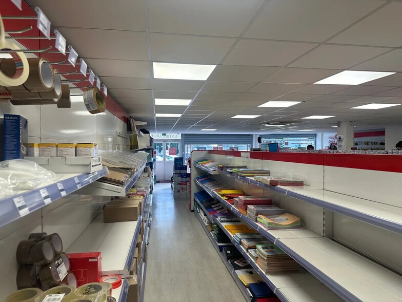 Local commercial dans Istres à louer - Photo intérieure – Image 3 sur 7