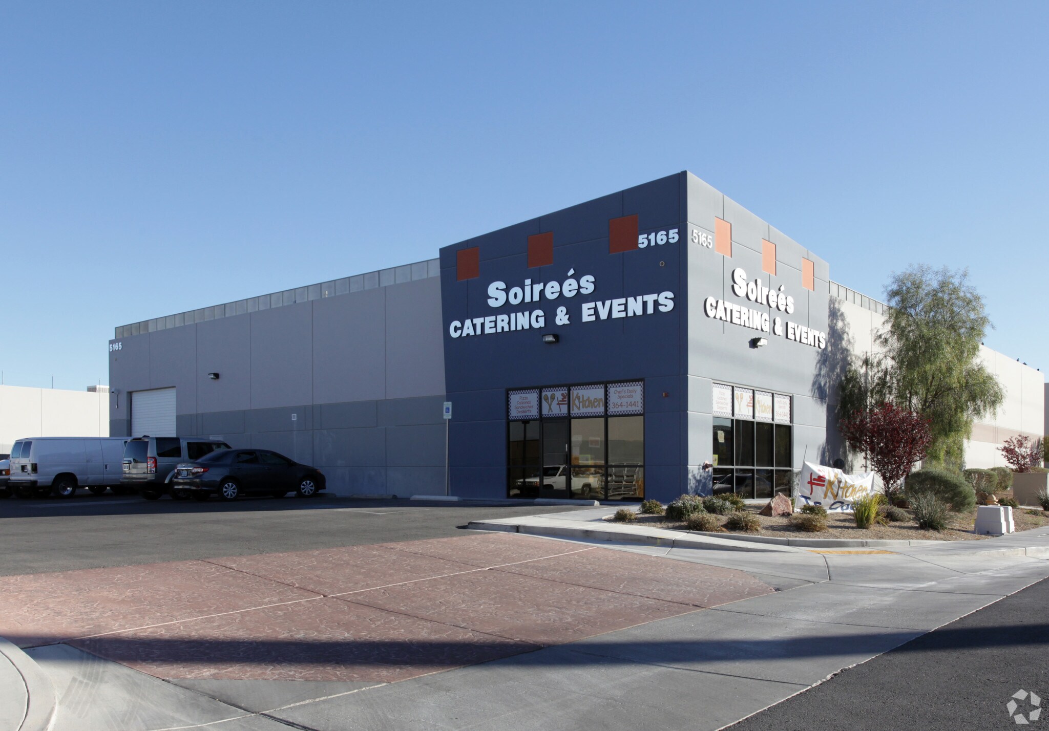 5165 W Oquendo Rd, Las Vegas, NV à louer Photo principale– Image 1 sur 33