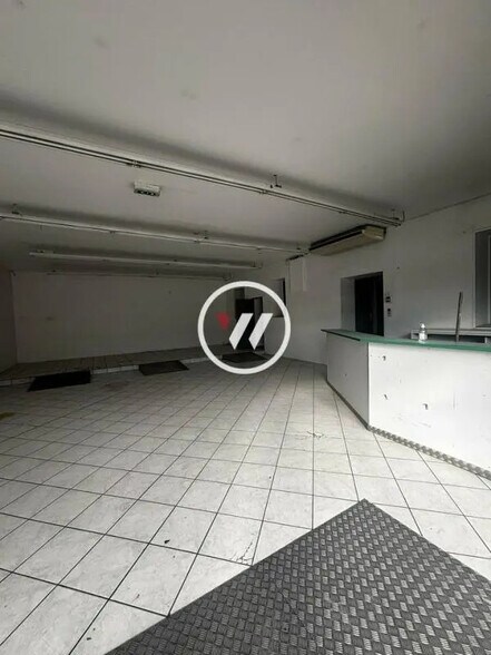 Bureau dans Bouc-Bel-Air à louer - Photo intérieure – Image 3 sur 11