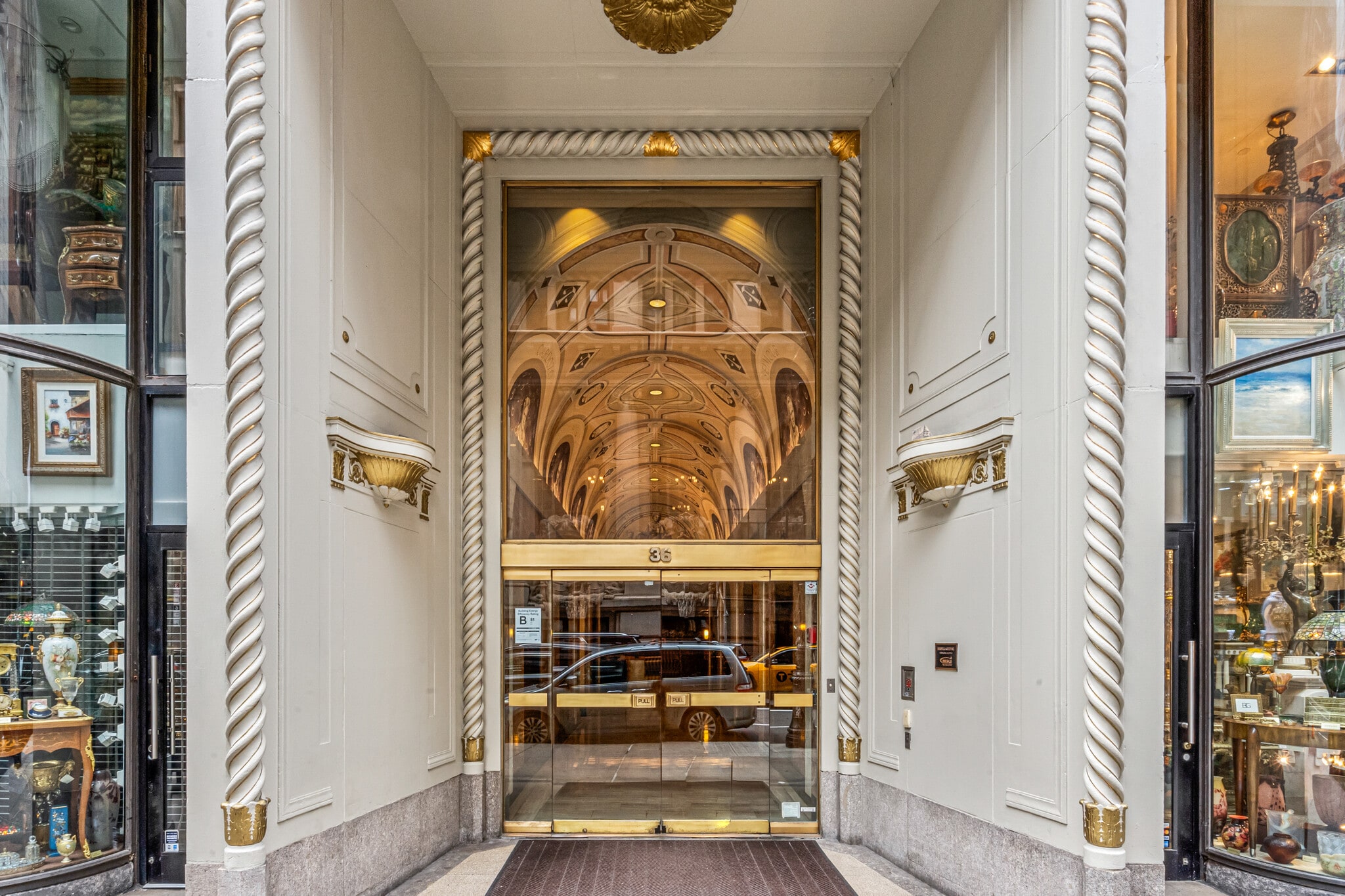 34-36 W 44th St, New York, NY à louer Photo intérieure– Image 1 sur 6
