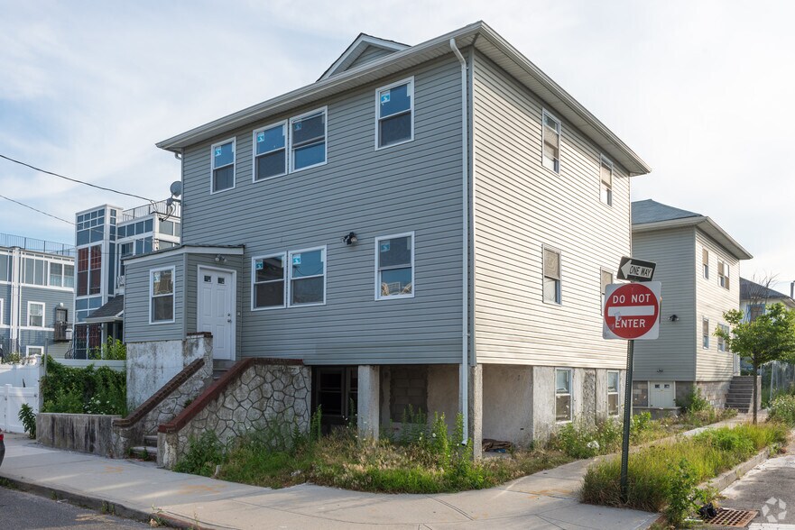 319 Beach 44Th St, Far Rockaway, NY à vendre - Photo de l’immeuble – Image 3 sur 15