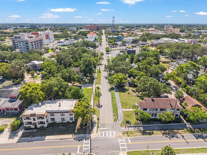 16 Units with Lake Views - $106,125/unit portefeuille de 3 biens à vendre sur LoopNet.fr - Photo de l’immeuble – Image 3 sur 16