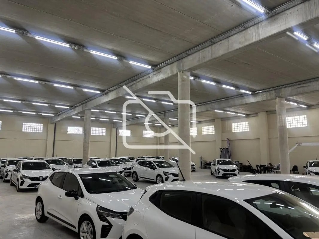 Industriel/Logistique dans Neuilly-sur-Marne à louer Photo principale– Image 1 sur 4