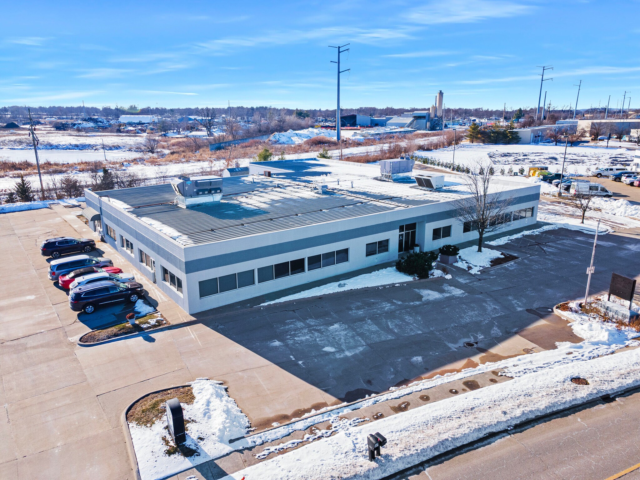 1615 Commerce Pky, Bloomington, IL à vendre Photo principale– Image 1 sur 30