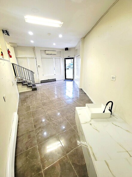 554-560 E 18th St, Paterson, NJ à louer - Photo de l’immeuble – Image 3 sur 10