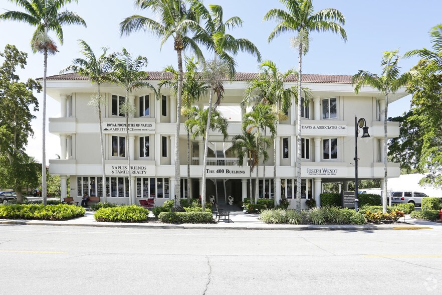 400 5th Ave S, Naples, FL à louer - Photo de l’immeuble – Image 1 sur 11