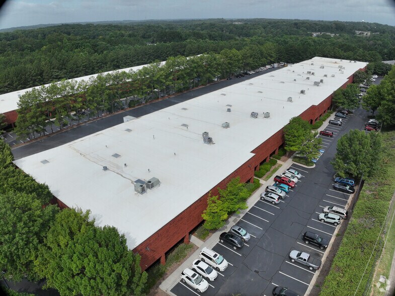 305 Shawnee North Dr, Suwanee, GA à louer – Image 2 sur 9