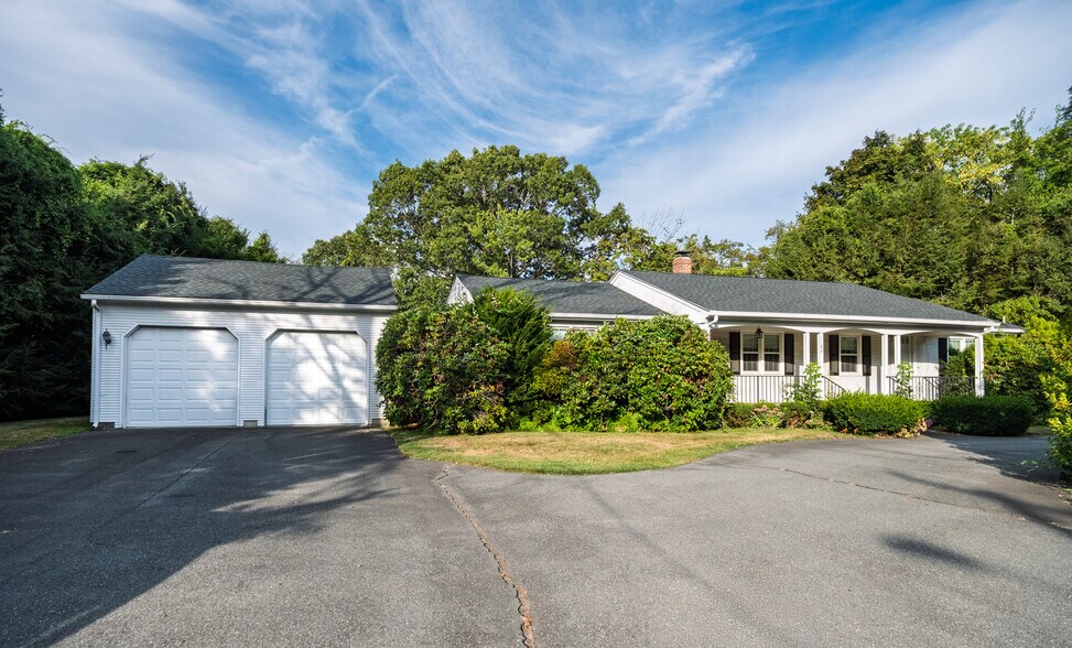 1189 Atwood Ave, Johnston, RI à vendre - Photo de l’immeuble – Image 3 sur 6
