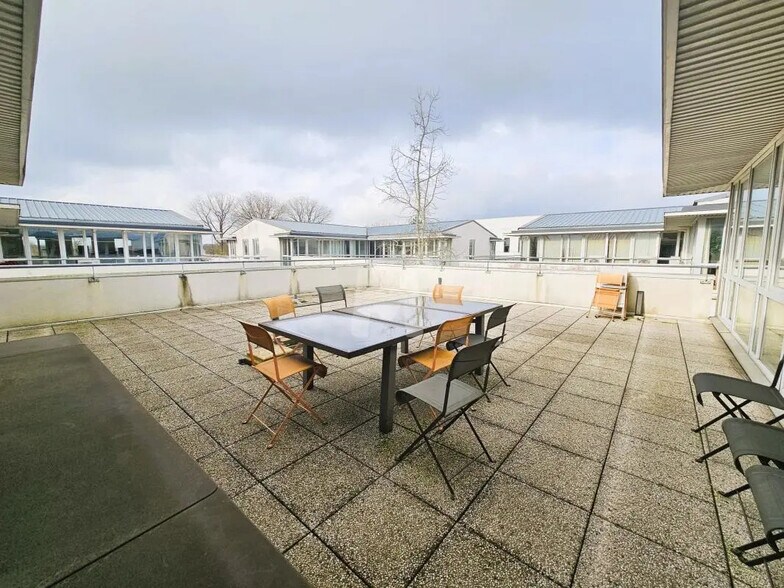 Bureau dans Lieusaint à vendre - Photo de l’immeuble – Image 2 sur 9