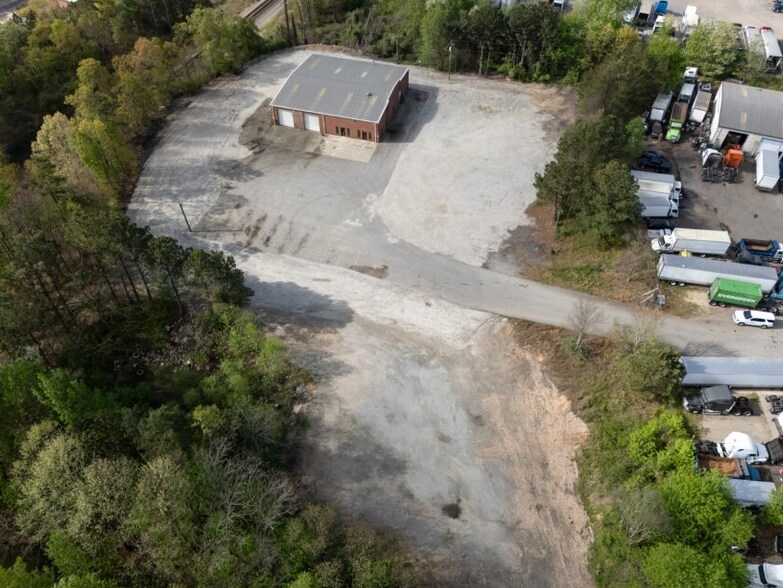 725 Brogdon Rd, Suwanee, GA à louer - Photo de l’immeuble – Image 2 sur 5