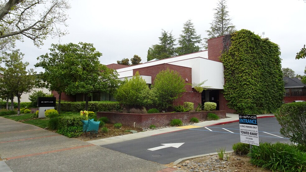449 N Santa Cruz Ave, Los Gatos, CA à vendre - Photo principale – Image 1 sur 10