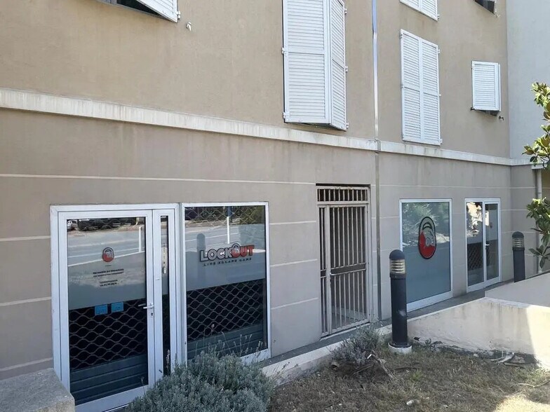 Local commercial dans Antibes à louer - Photo de l’immeuble – Image 3 sur 14